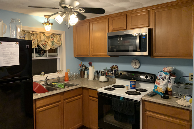 Kitchen - 51 Angell Road Narragansett, RI 02882 Apartments