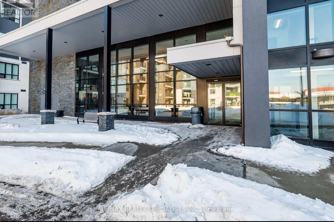 Outside - Spacious 2 Bedroom 1.5 Bathroom Condo–5 min drive to UTM Campus