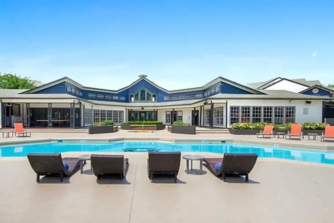 resort style community pool - Auburn Crossing/The HUB 5-345 (flexible lease) Condo