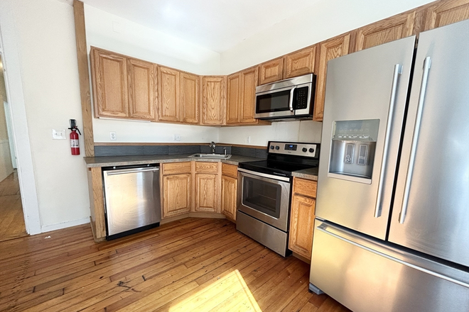 LIVING - SPACIOUS 4 BED/1.5 BATH AVAIL. 9/1/25!