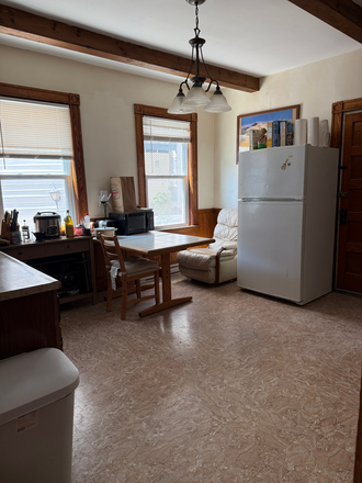 Kitchen - 2 bedrooms in a four bedroom apartment in Inman Square