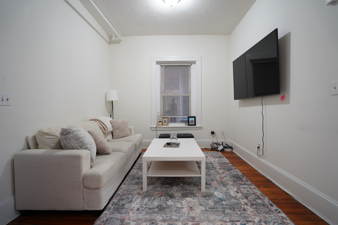 1 - SEPT 2025-Beautiful 2 Bed with Heat and Hot Water Included Apartments