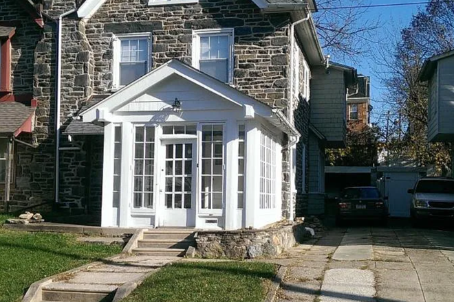 Outside front of home - 4 bedroom home 5 minutes from campus-looking for 4th roommate