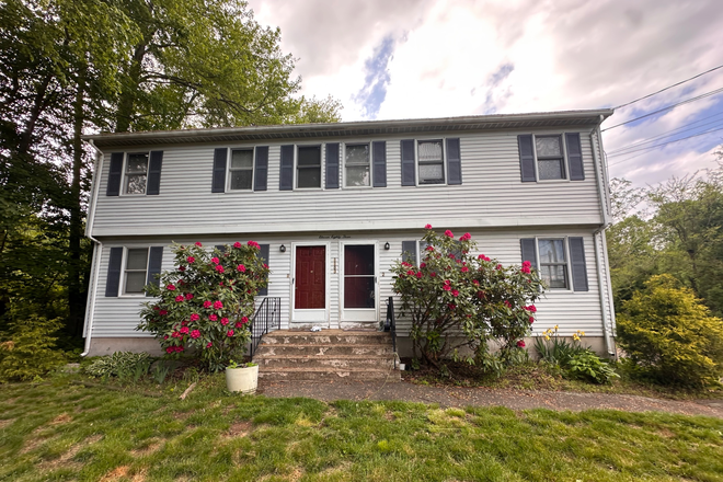 Outside - Two Bed Town House 10 miles from UConn and Hartford