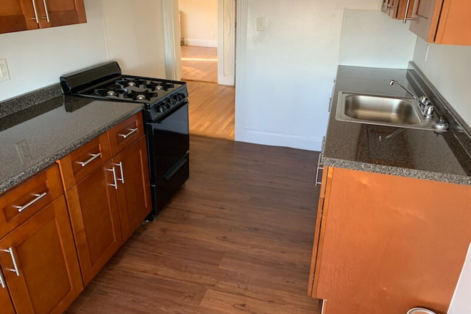 Visit hubrealtyproperties.com - Close to campus, on campus shuttle bus, large 1 bedroom apartment