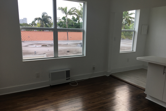 Living area - South Beach 1/1 Apartments