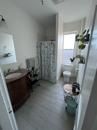 Bath - Comm Ave Studio Packard's Corner Seconds to the T Apartments