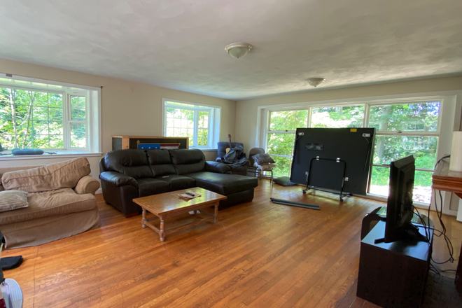 Living room - 4 bedroom house near downtown Amherst