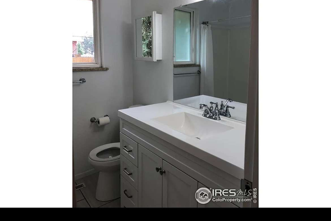 One of the bathrooms - House very close to campus and stadium