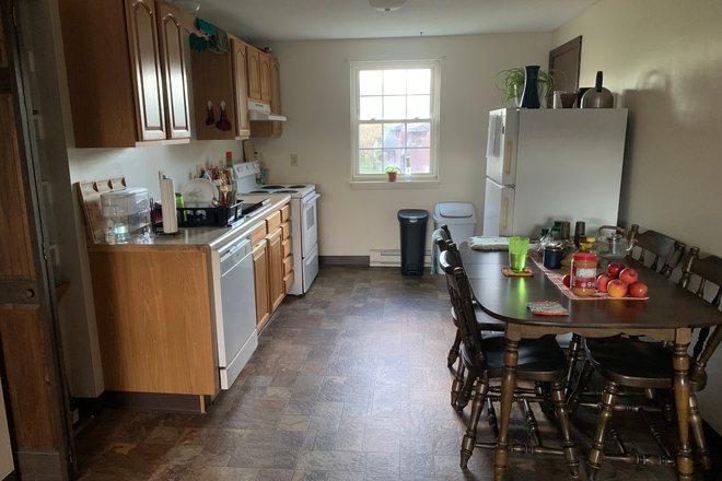 Kitchen - Room for Rent - Fall 2026 or Sublet Starting in July Apartments