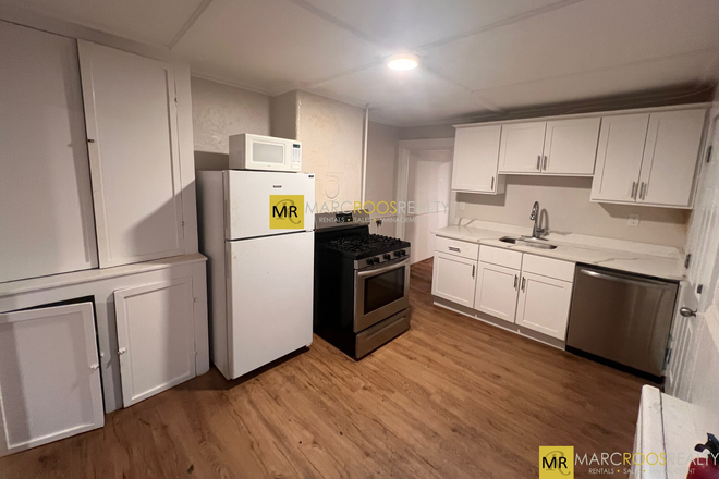 Call NOW for showings! 617-236-8600 - SARATOGA ST - GREAT DEAL IN CENTRAL EASTIE! LRG MODERN 2BR/1BA W/ LNDRY IN BLDNG AVAIL *9/1/2026* Apartments