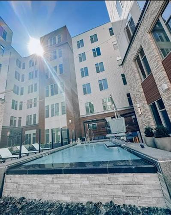 Pool - Tempo College Park