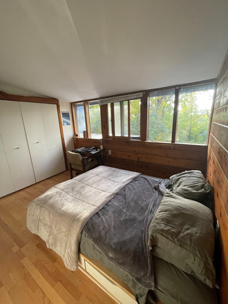 Bedroom - Furnished Bedroom, walk to North &Medical Campus. Utilities included