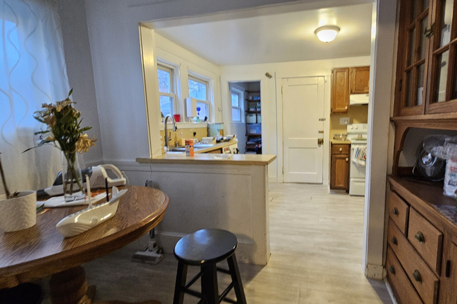 living - GREAT LOCATION!! HUGE 3 BED WITH WATER INCLUDED! AVAIL 8/31/27!!! Apartments