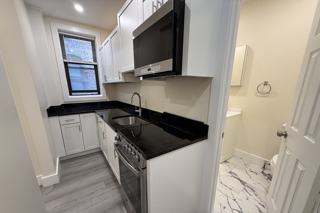 Kitchen - Beautiful Studio on Burbank St Available 9/1/26