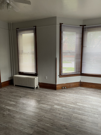 LR - 25/26 - Huge 8 Bedroom House Near Campus! Free Internet