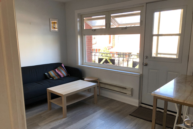 Living room (with balcony) - Unfurnished bedroom for sublet. Shared spaces: living room, kitchen, bathroom, balcony, backy