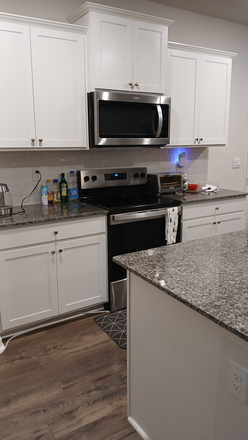 Kitchen - 3 BR/2.5Bath Townhome 1 mile from UNG Dahlonega