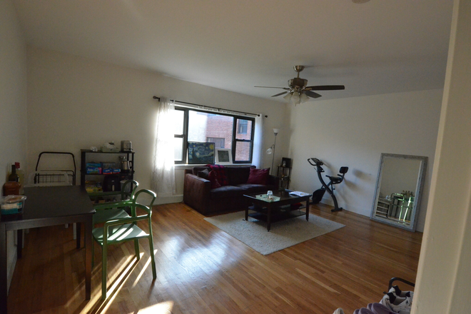 Living room - LONGWOOD AVE- 3 BED 1 BA H&HW INCL!! AVAIL 9/1/25 Apartments