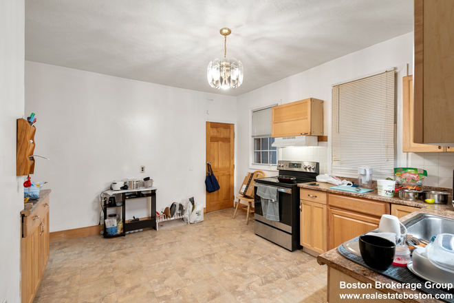 Kitchen - Available September 2025, sunny and bright 4 bed on Hillside! Apartments