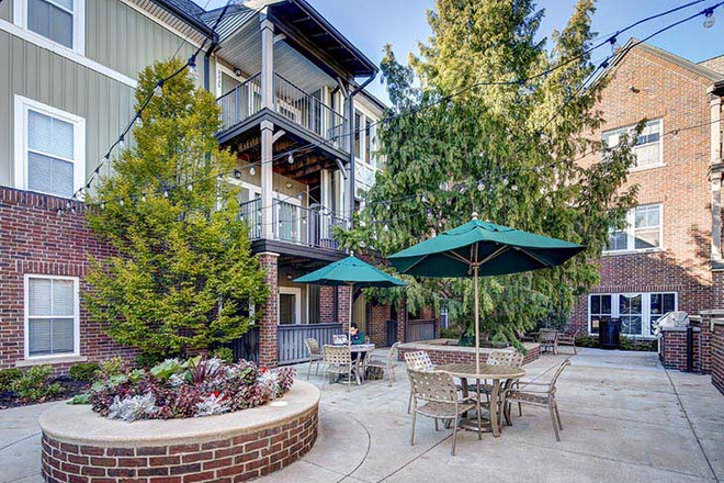 Outside - The Lodges of East Lansing Apartments