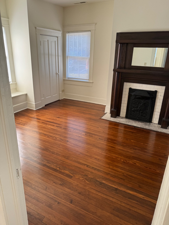 Bedroom - Master bedroom available in large house next to campus
