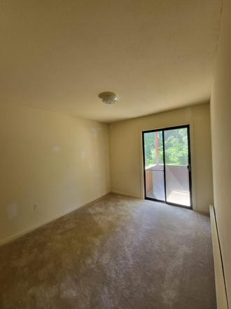 Living area - Woodhaven Apartment-Lease transfer