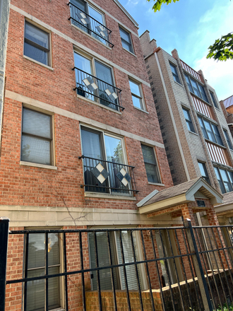 2451 W Harrison Building - 2B/2B spacious unit at 2451 W Harrison St #2 Chicago IL 60612 Condo