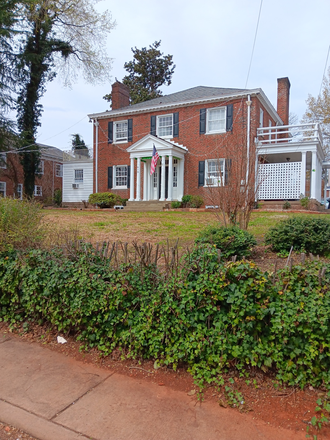 Exterior - 2025-2026 School Year MINUTES WALK TO CAMPUS 619 Cabell Ave 10 Bedroom / 4 Bath