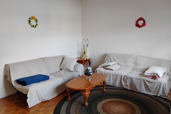 Living room - Willow Terrace Condominiums