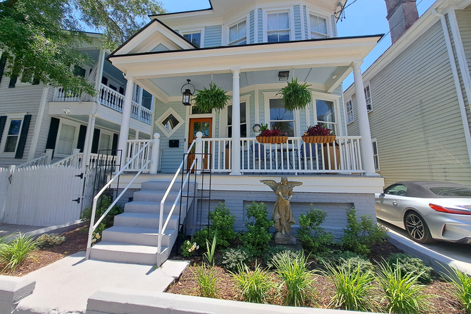 Beautiful Queen Anne in the historic West Side - Charming Queen Anne Home Away from Home- 0.8 Miles from MUSC