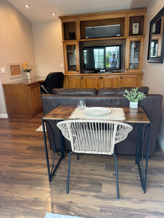 Front door entry - GORGEOUS Guest House for Rent. 1 Bedroom/1 Bathroom. FULLY FURNISHED.