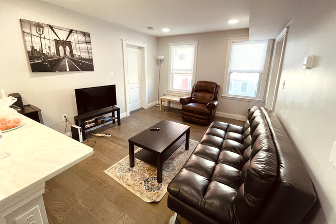 Call NOW for showings! 617-236-8550 - BROOKS ST - GREAT DEAL ON EAGLE HILL! LRG MODERN 4BR/1BA AVAIL *9/1/2026* W/ LNDRY IN BLDNG, DECK!