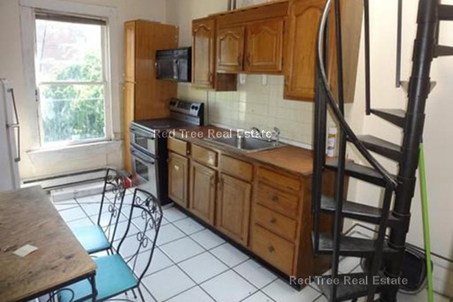 ... - 1 BED SPLIT WITH SPIRAL STAIRCASE Duplex