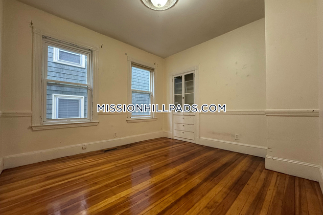 Living Room - New Listing! NO BROKER FEE! 3 Bed 1 Bath on Bucknam St. in Mission Hill! Apartments