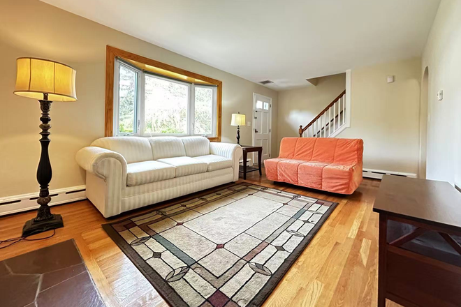 family room - Furnished room in shared home-Erdman Ave-Princeton