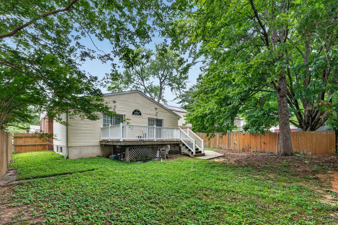 Backyard - WiFi & All Utilities Included  + Dishwasher + Washer/Dryer In Unit - Fully Renovated House