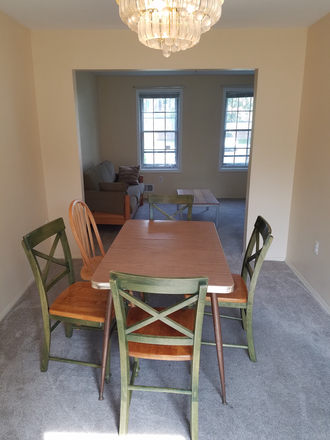 Dining room - Room in large, clean, modern townhouse 