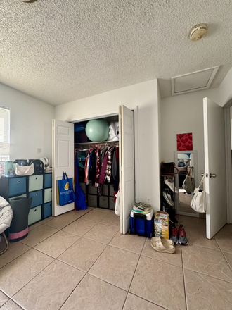 Bedroom - House 5 min walk away from campus