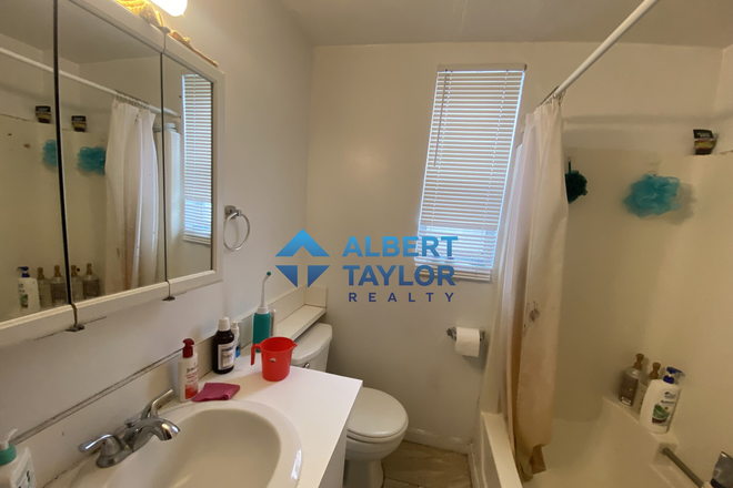 Bathroom - HUGE 3 bedroom in Jamaica Plain!! Apartments