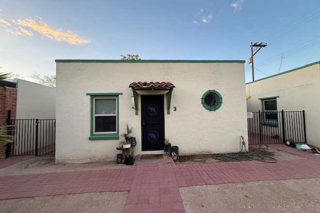 Outside view - Near U of A and 4th Avenue