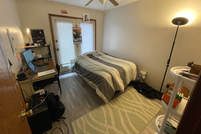 Bedroom - Stratford II - 5 min walk from PMU Apartments