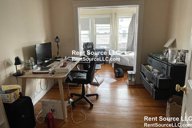 Bedroom View 1 - 3 Princeton St: 4-bedroom apartment; 15 min walk from Main Tufts Campus, T accessible + 101 Bus