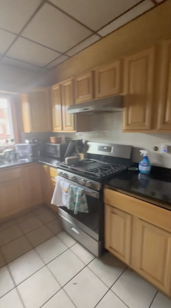 Kitchen - Spacious, brightly lit bedroom for subletting close to Tufts campus and Davis Square Duplex