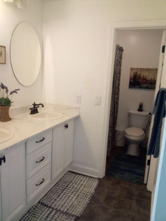 Master private bathroom - James Island furnished PRIVATE HOME