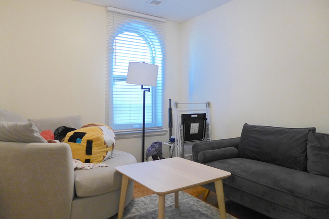 bostonrealtyonline.com - Room for Rent in Renovated Three Bedroom with Central Heat/AC in Prime Fenway Location Apartments