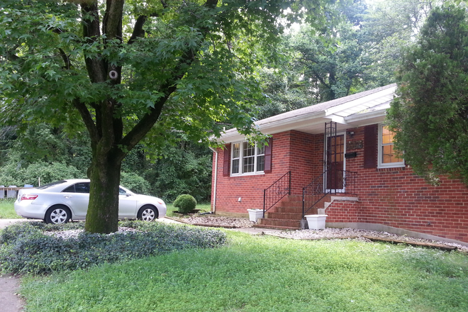 Front of door - The single house with 5 bedrooms with 2 master bedrooms near the  University of Maryland, College Pa