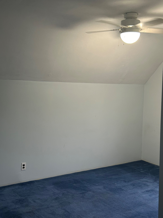 Large second floor bedroom - Inman Square Apartments