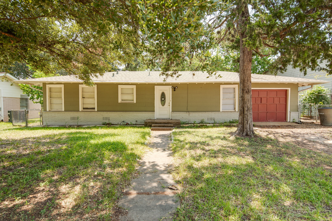 Front of House - 4 Bed 2 Bath House within 2 miles of Campus