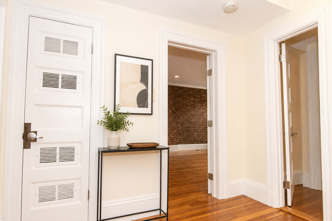 1 - Washington Sq 3 bed 2 bath condo quality avail 9/1 great BC Grad Student location NO FEE